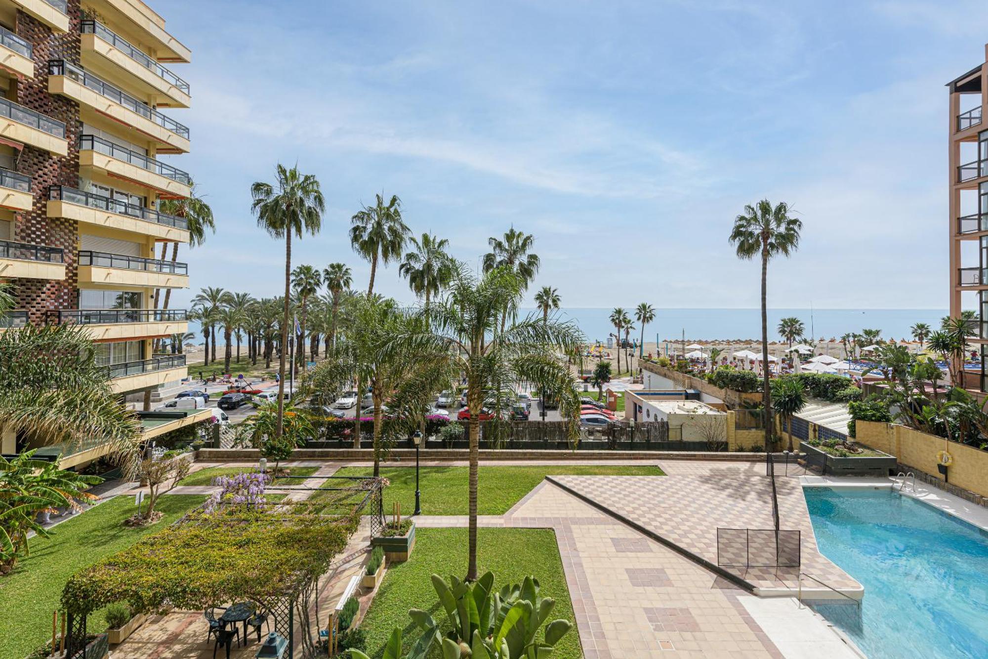 Appartamento Amazing Carihuela View & Parking Torremolinos Esterno foto
